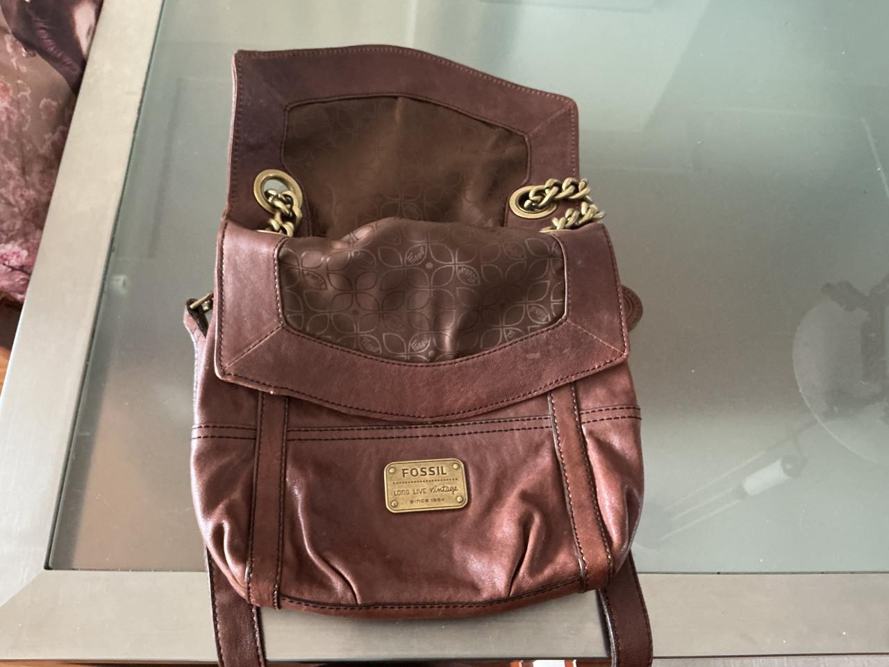 FOSSIL tas. Bruin leer.