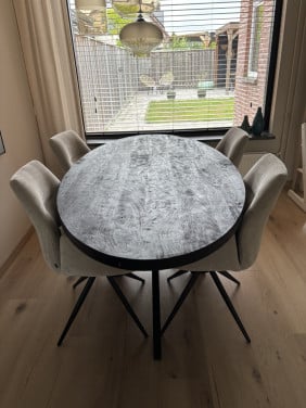 Eettafel zo goed als nieuw