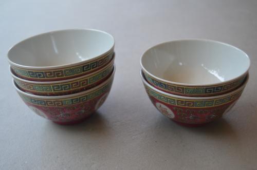 5 Identieke Chinese rijstkommen. Ipst.