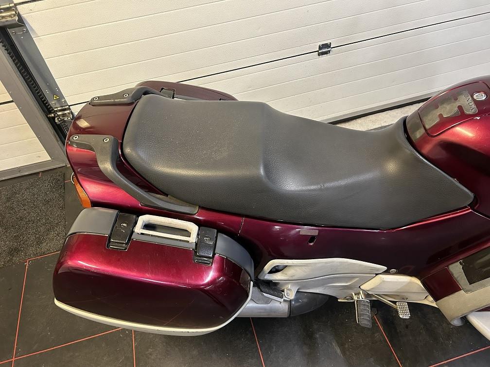 Inruilkoopje: Honda ST1100 Pan European uit 1995, rijdt prima! Zo mee €995