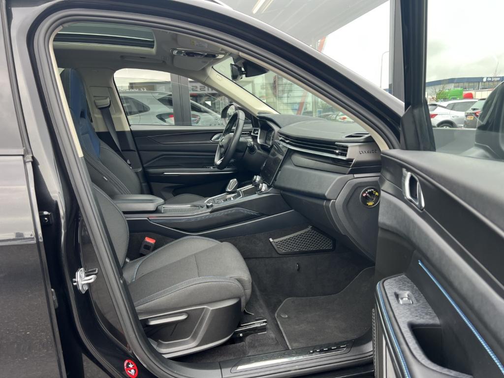 Lynk & Co 01 1.5 261pk phev plug inn hybrid ,black edition , pano dak,car p