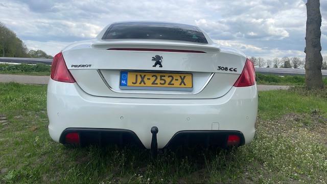 Zeer mooie peugeot 308cc cabrio parelmoet wit weinig km nu 5499 euro