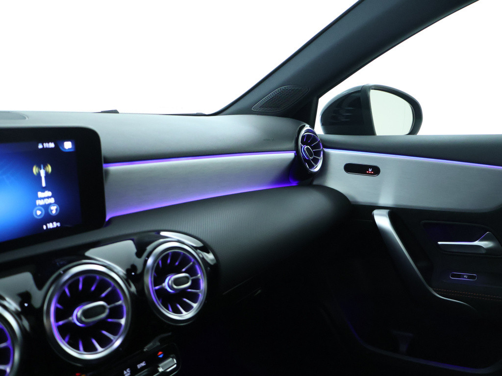 Mercedes-Benz A-Klasse 180 business solution amg | panoramadak | sfeerverli