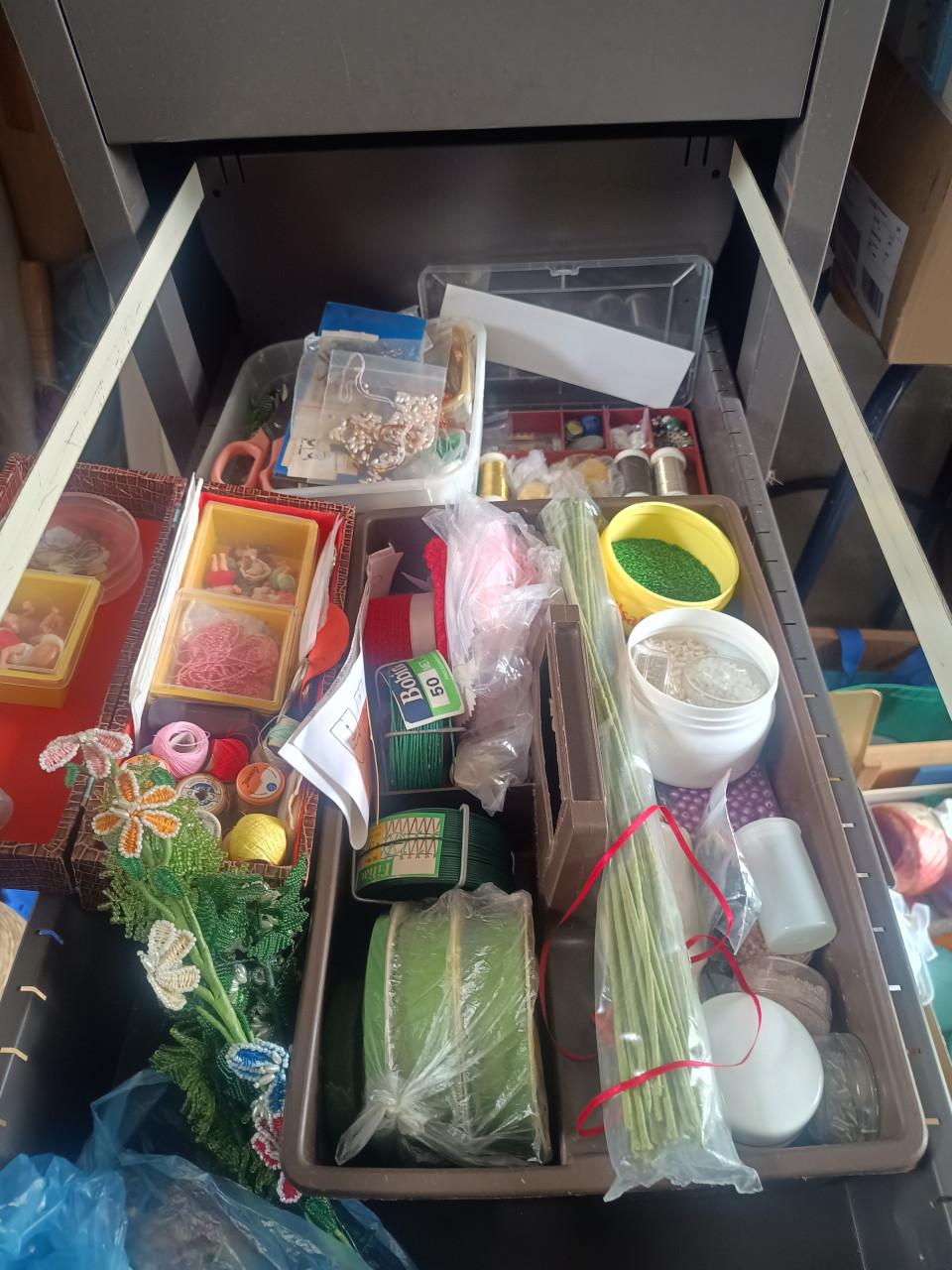 Dozen vol knutselmateriaal