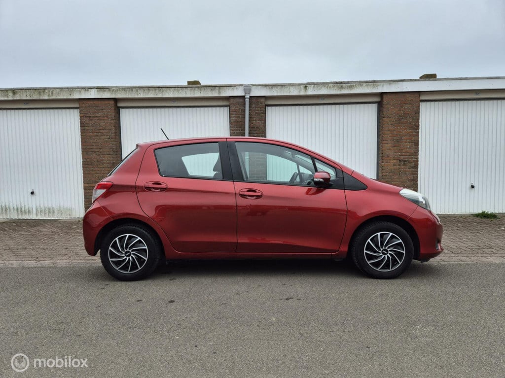Toyota Yaris 1.0 vvt-i aspiration / camera / trekhaak / origineel nl