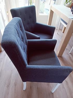 2 EETKAMERSTOELEN en een BANK