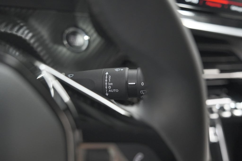 Peugeot 2008 puretech 102 allure pack | camera | apple carplay | parkeersen