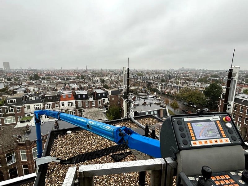 Te huur: Hoogwerker 51 meter, tevens laagwerker
