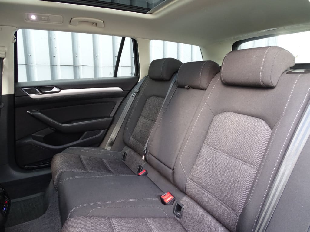 Volkswagen Passat variant 1.4 tsi act highline business automaat | pano | c