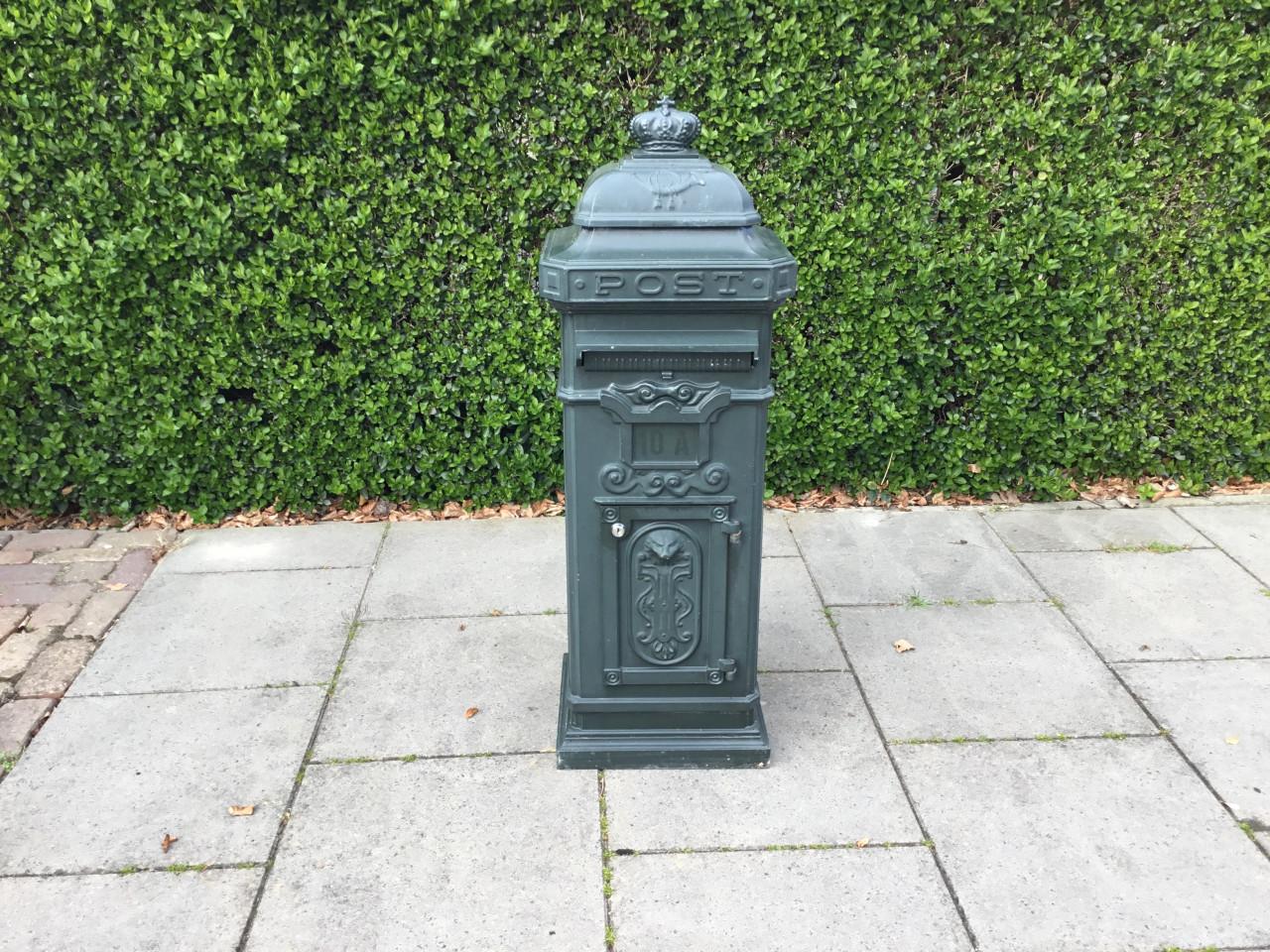 Kolom brievenbus.  Groen