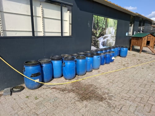 Gebruikte blauwe voertonnen, inhoud 60 liter