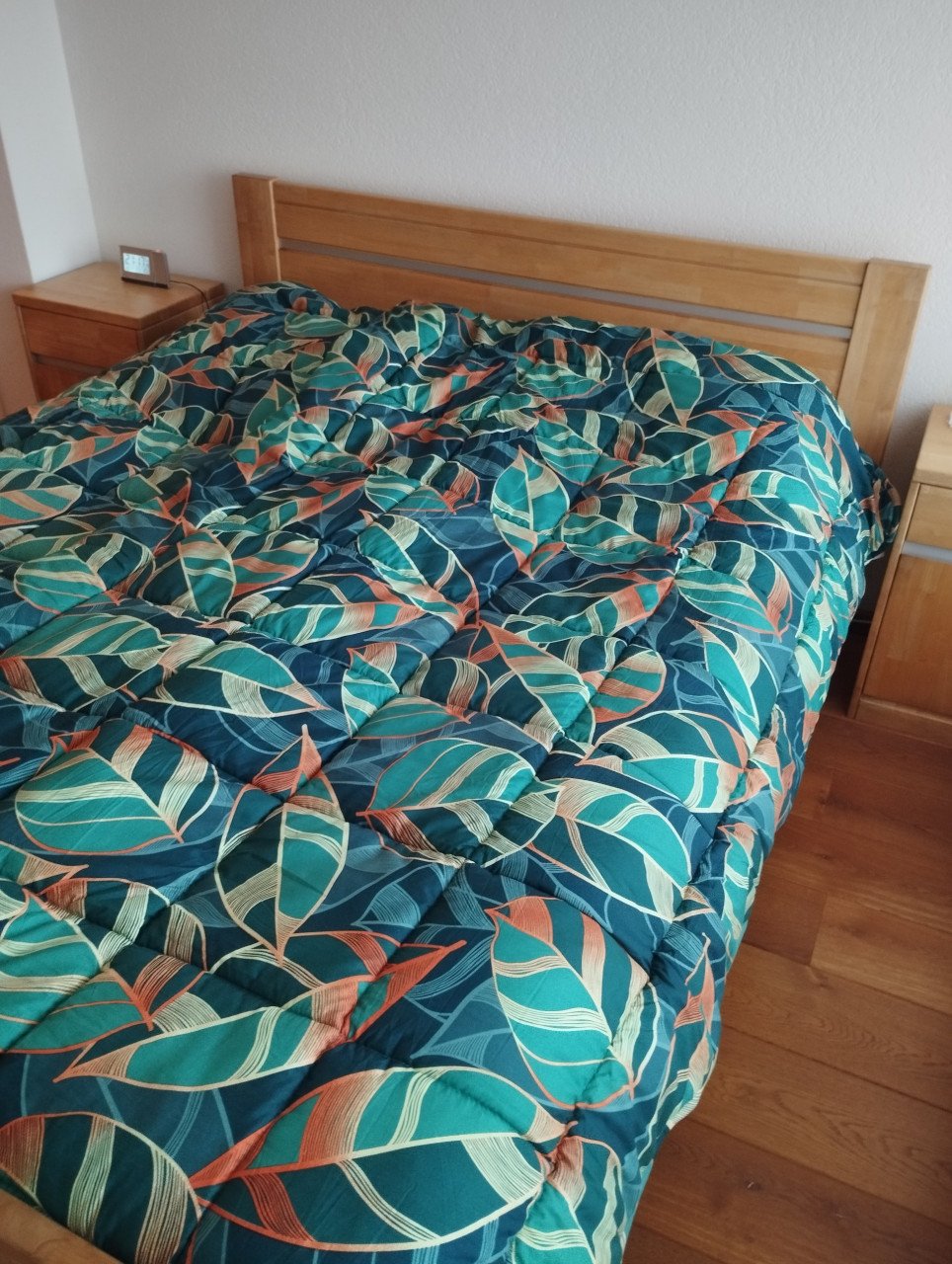 Bed met elektrische bediening te koop