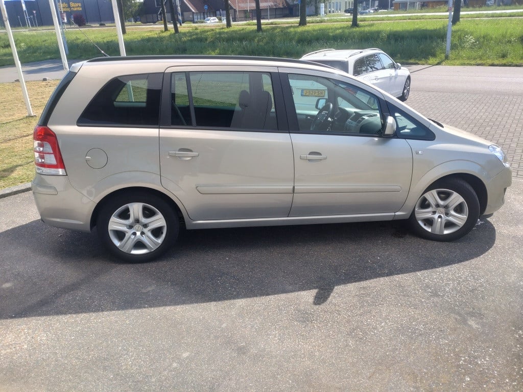 Opel Zafira 1.8i cosmo | 7-persoons