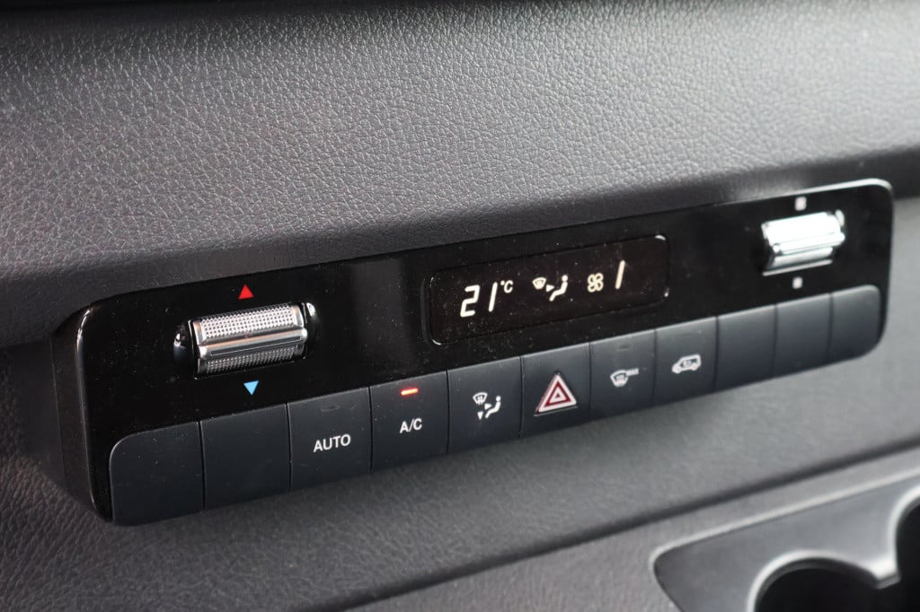 Mercedes-Benz Sprinter 319 1.9 cdi l2 l distronic l 3,5 t trekhaak l led l 