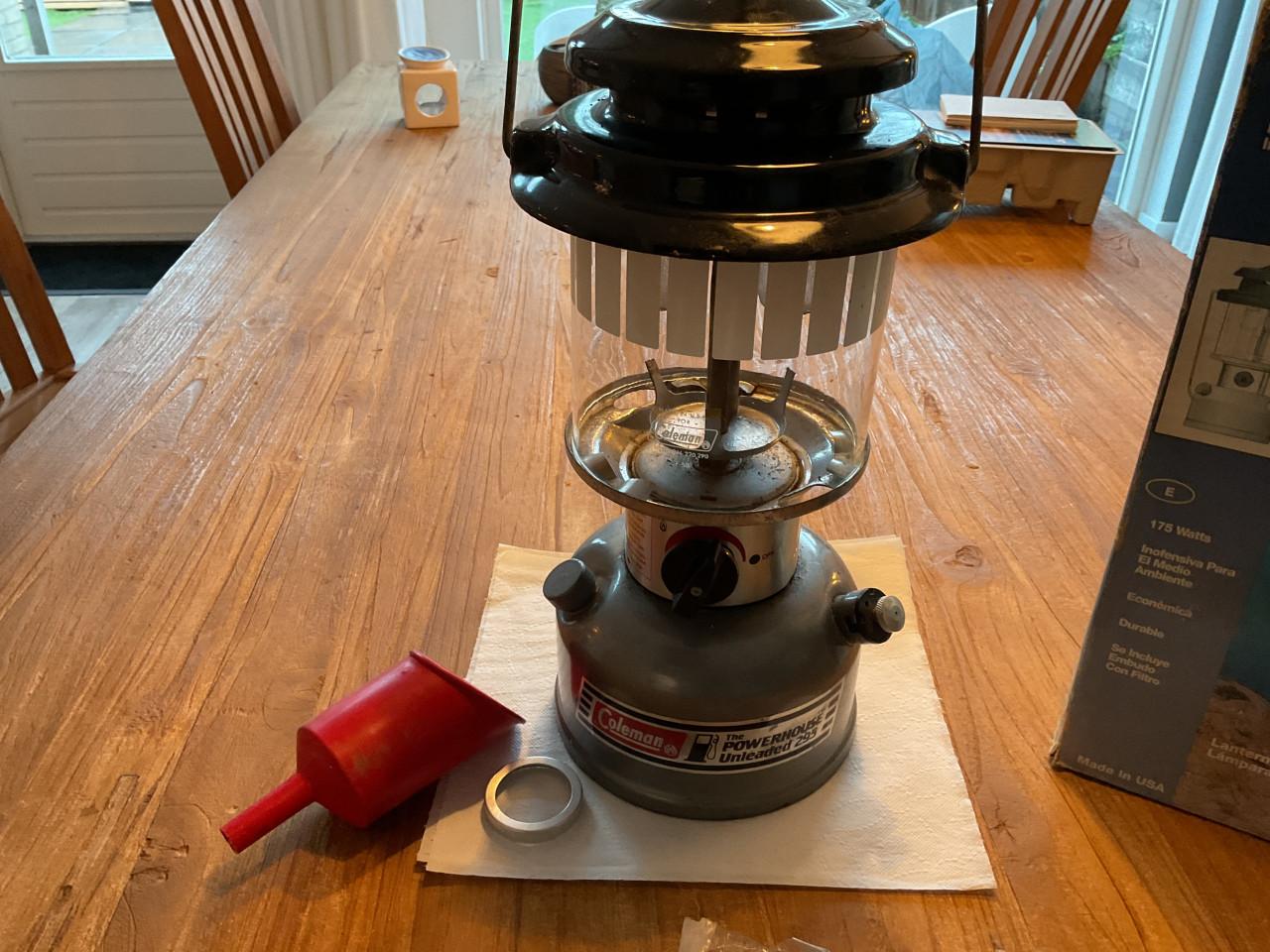 Coleman Powerhouse Unleaded 295 benzine lamp