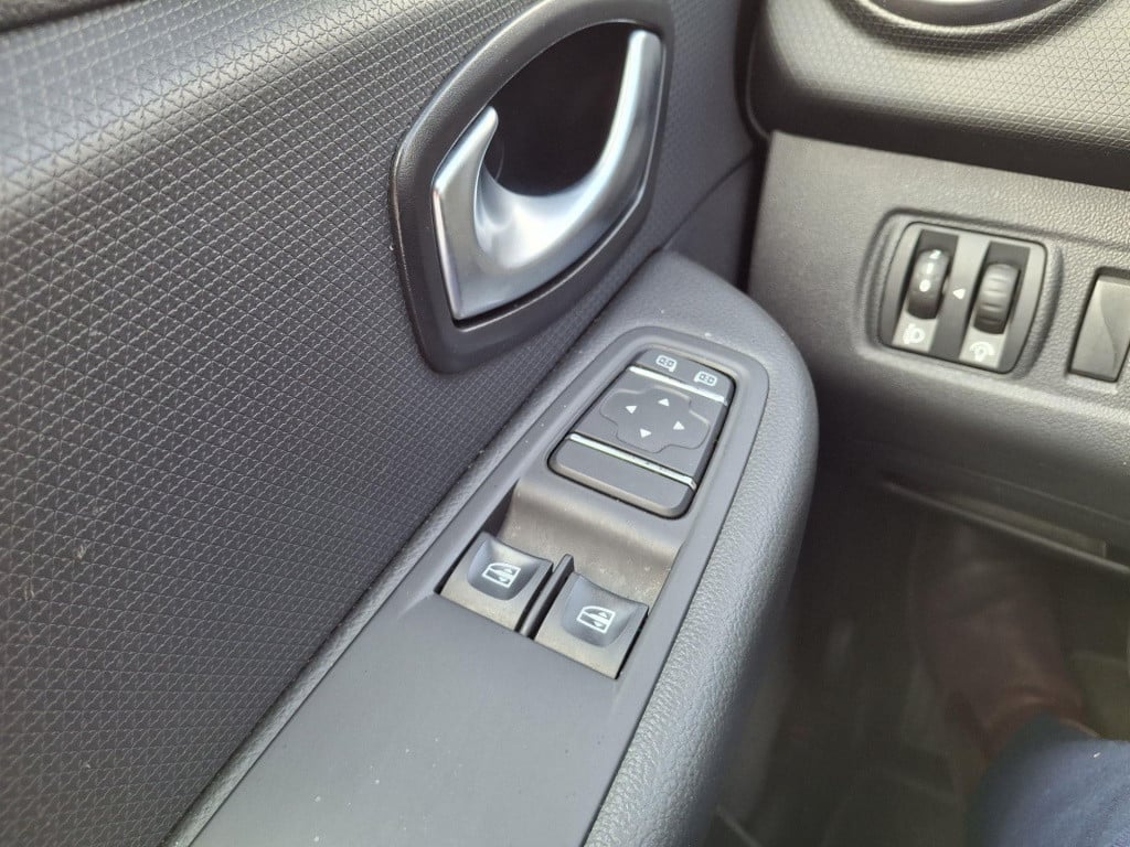Renault Clio 0.9 tce limited cruise control | parkeersensoren | ac | dab | 
