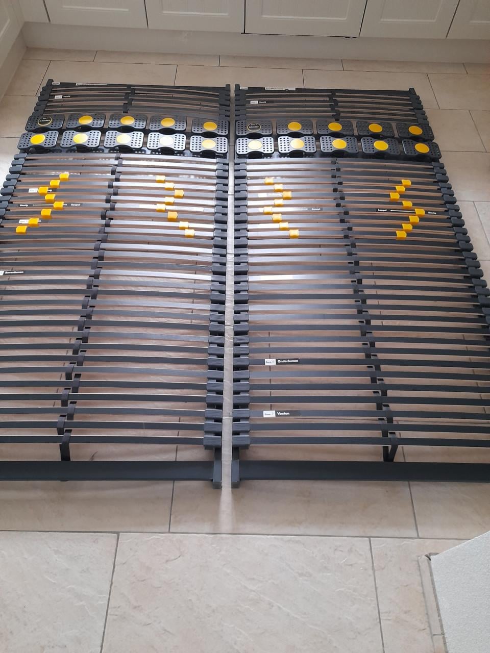 2 x Bossflex 600  lattenbodem  90 x 200 ( in goede nette  staat)