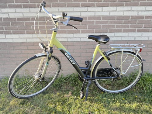 In Nieuwe Staat GIANT Damesfiets