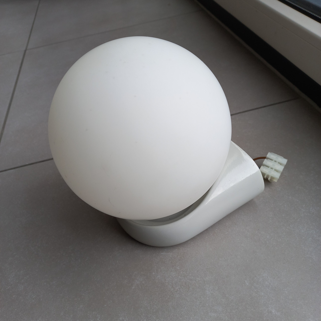 Vintage badkamer lamp van .E muller typ s1290 .