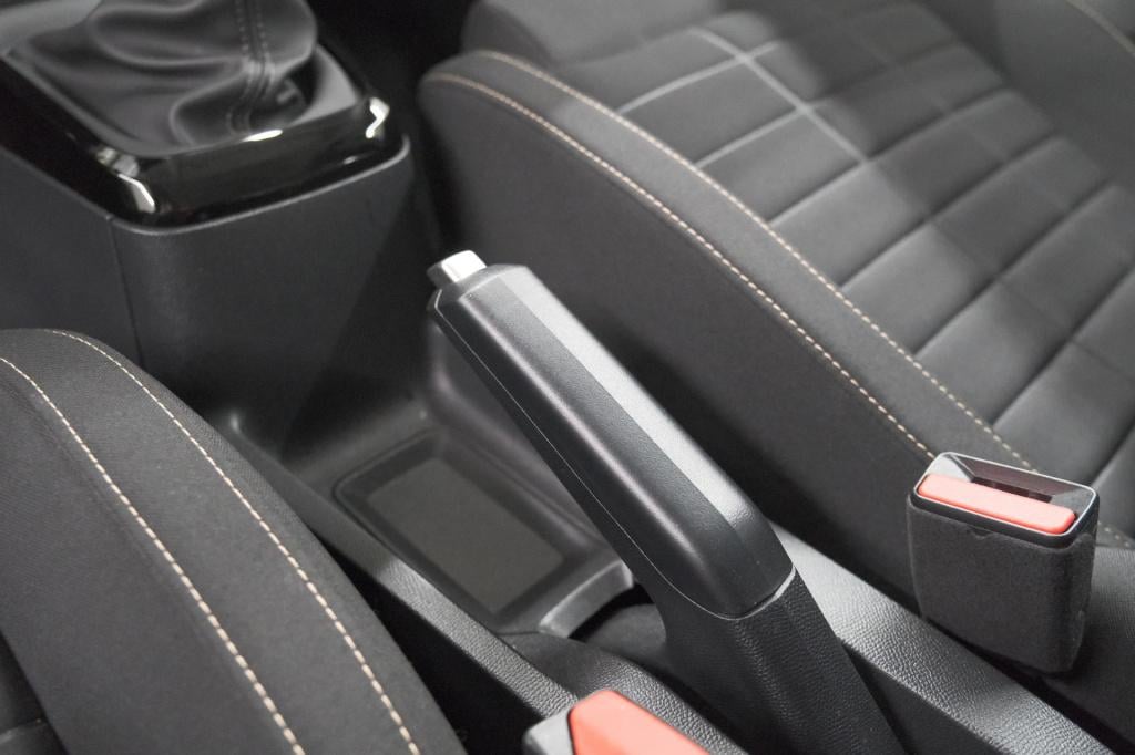Citroen C3 Aircross 1.2 turbo 100pk plus | camera | parkeersensoren | apple