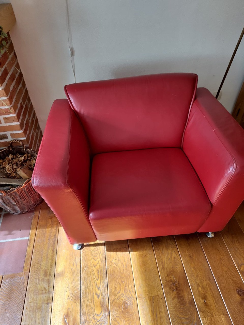 Mooie leren rode fauteuil stoel105 breed 80 diep
