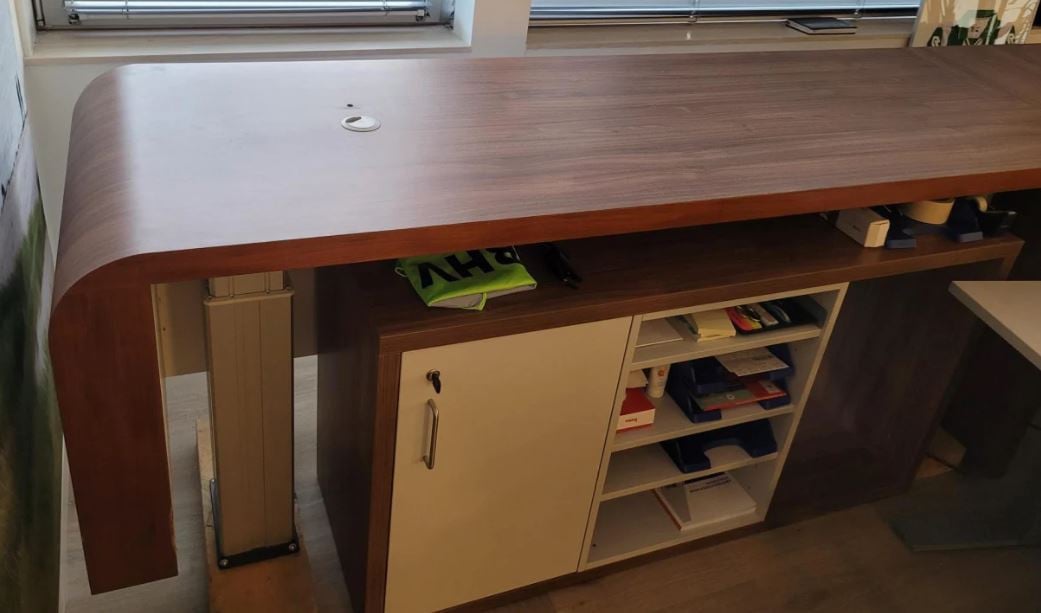 Gratis af te halen : Balie (deel)