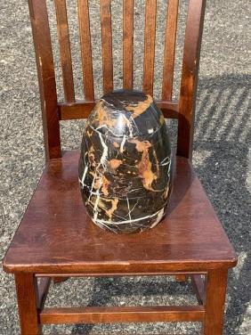 Te koop; urn marmer asurn vaas bloemenvaas