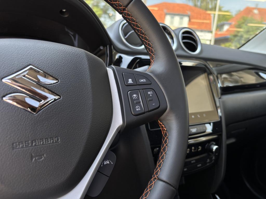 Suzuki Vitara 1.4 boosterjet smart hybrid special edition/ panoramadak