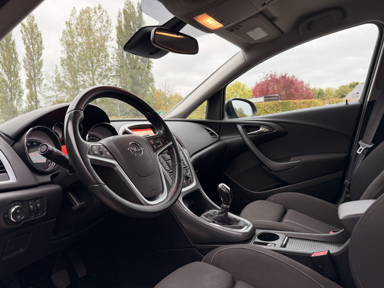 Opel Astra 1.4 Turbo - Elektrische ramen - Navi - Nieuwe APK