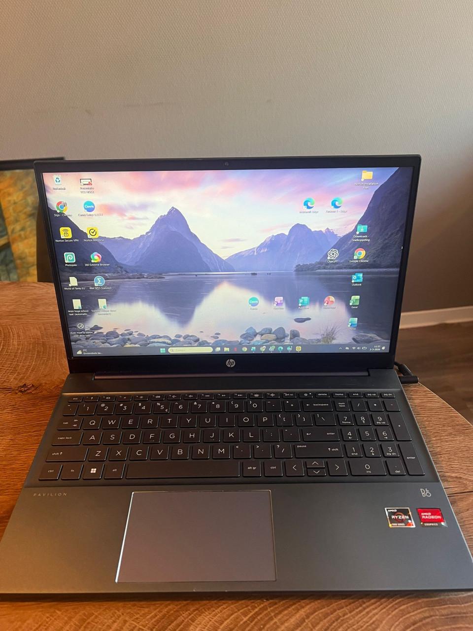 HP Pavilion i7 15-eh3843nd in nieuwstaat €600