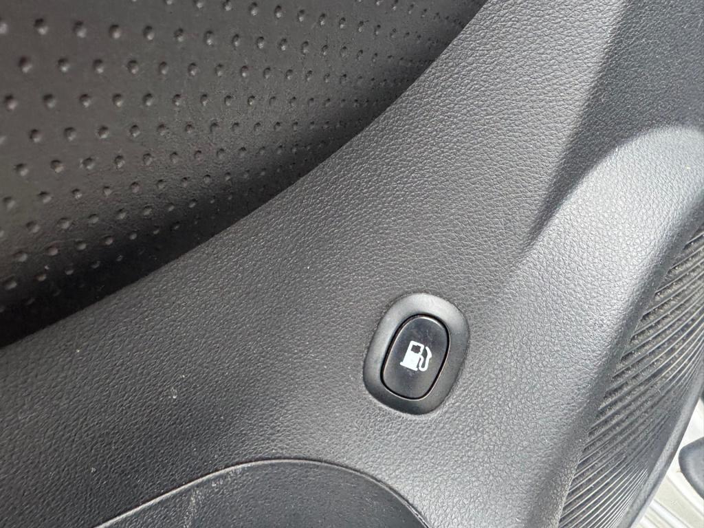 Kia Carens 2.0 cvvt x-tra * airco * trekhaak * apk tot 07-10-2027