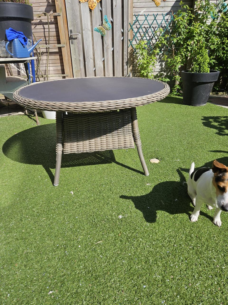 Ronde tuin tafel met een glasplaat