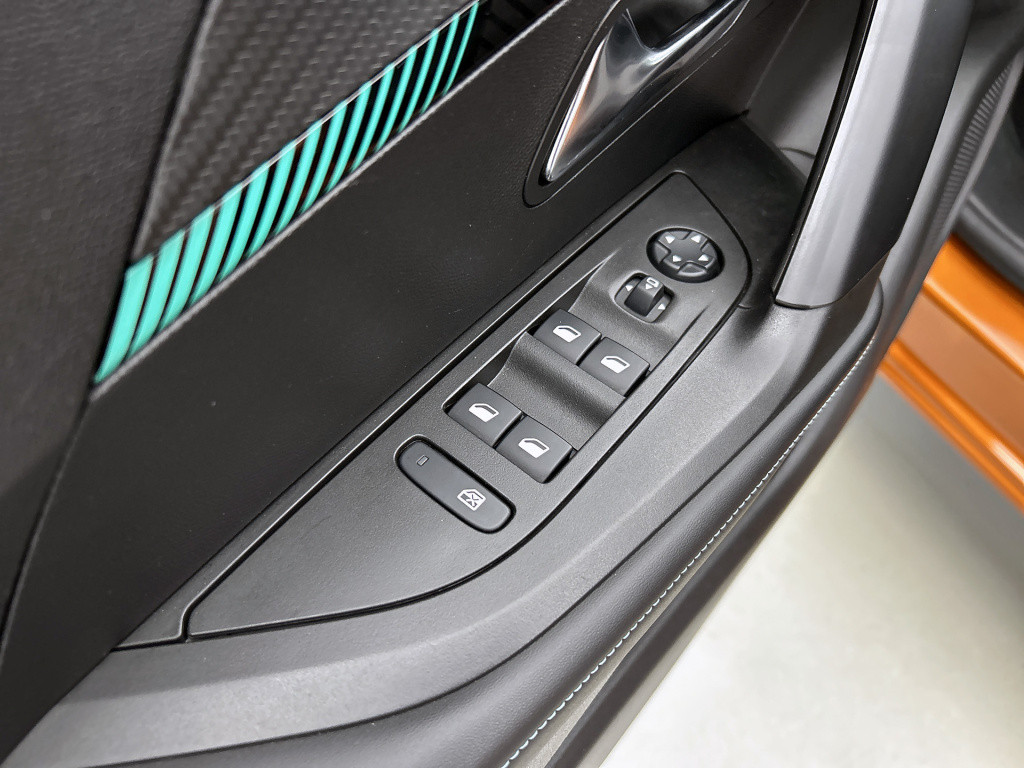 Peugeot E-2008 ev allure pack 50 kwh | rijklaar | keyless | camera | naviga