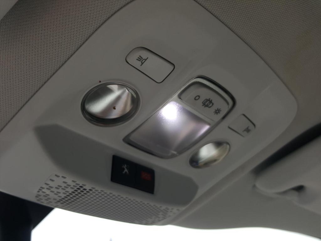 Peugeot 2008 blue lion 1.2 puretech-110pk navigatie | cruise control | airc