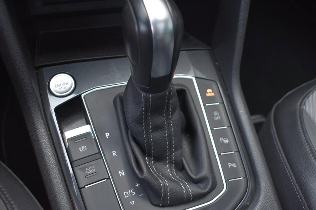 Volkswagen Tiguan 1.5 tsi act r-line | trekhaak | camera | stoelverwarming 