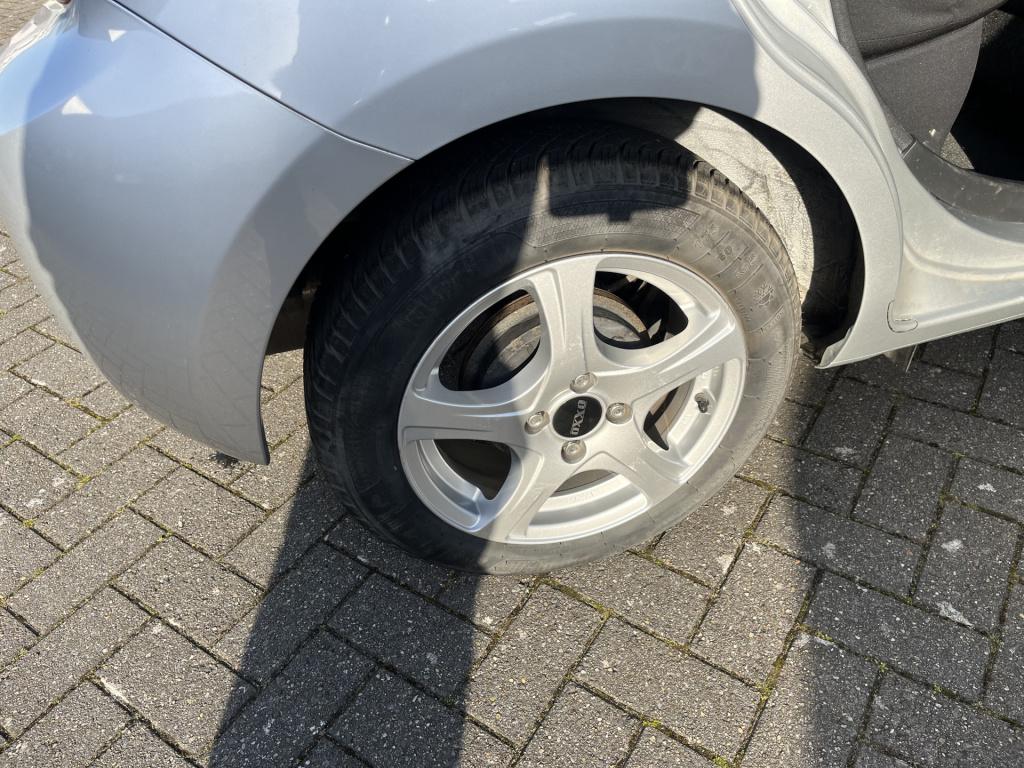 Nissan Micra 1.2 acenta 5 drs 16 dkm clima cruise lmv