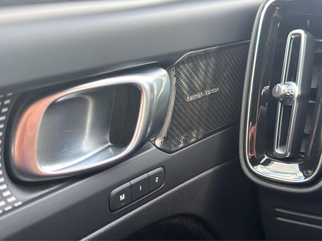 Volvo XC40 1.5 t4 recharge r-design h&k camera acc blis
