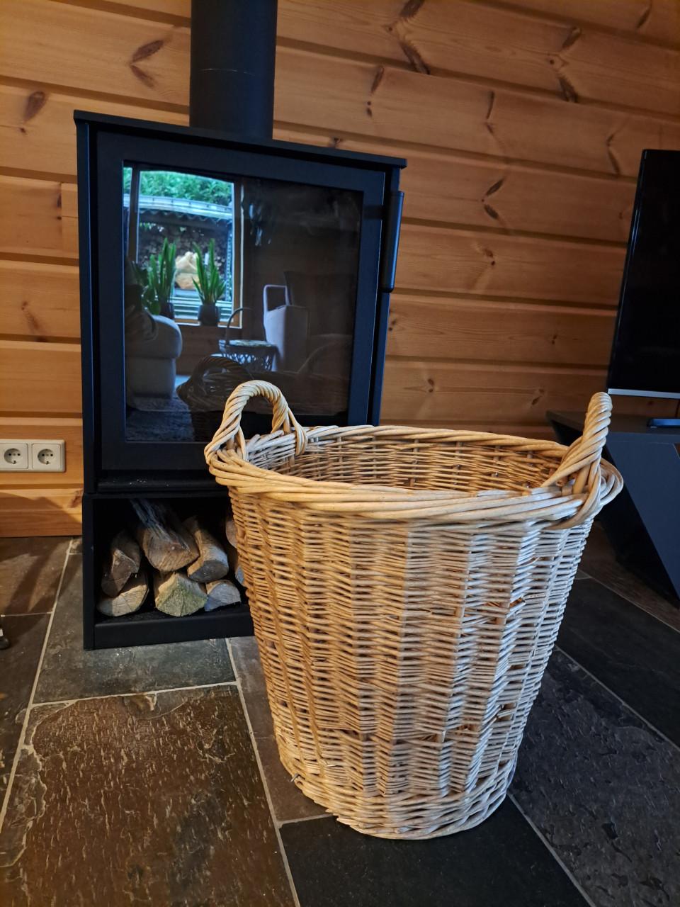 Grote, decoratieve rieten mand