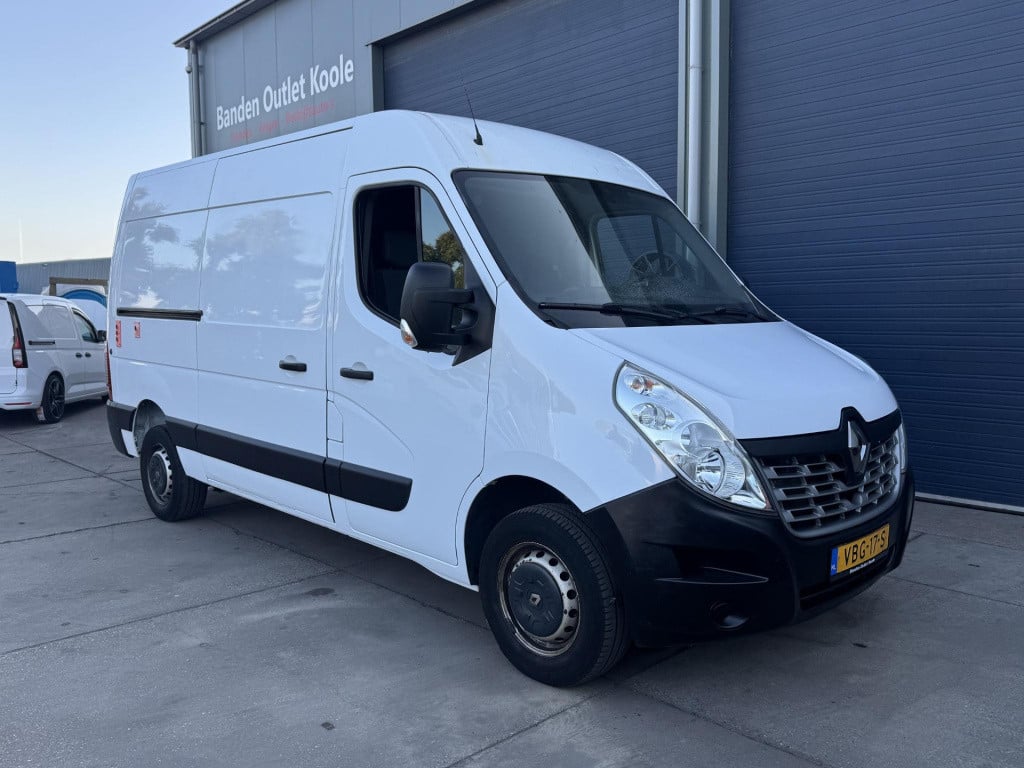 Renault Master t35 2.3 dci l2h2 laadklep / airco / cruise controle / n.a.p 