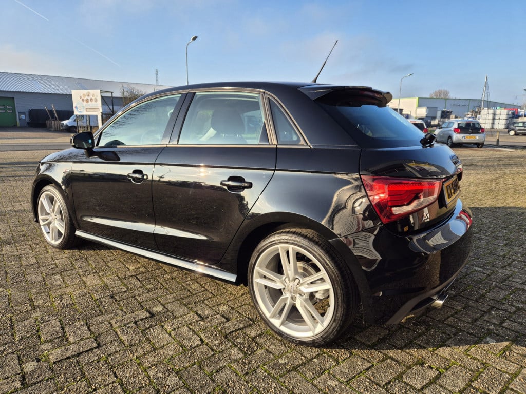 Audi A1 Sportback 1.0 tfsi adrenalin s-line