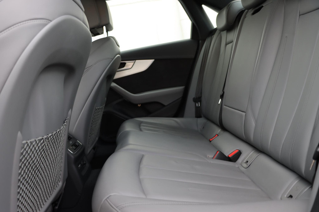 Audi A4 limousine 35 tfsi launch edition sport