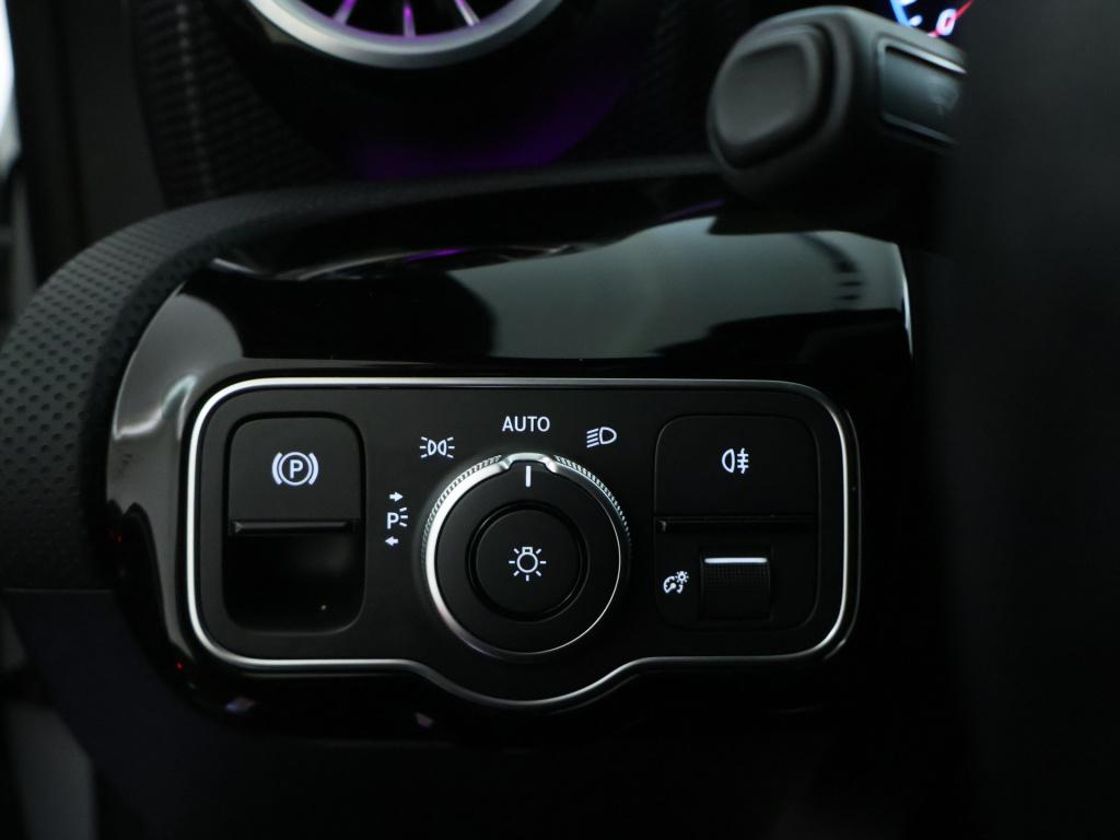 Mercedes-Benz Cla 250 e plug-in hybride elektrische achterklep | smartphone