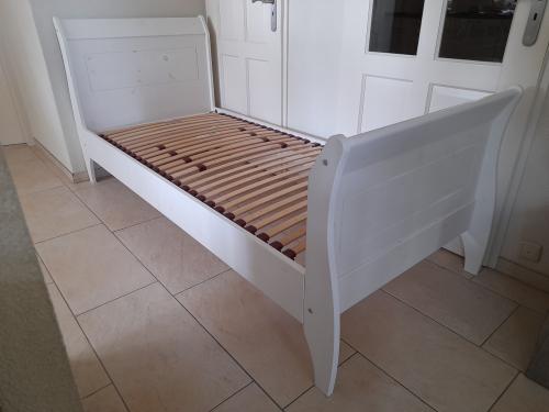 Mooi 1persoons bed (in goede nette staat ) 90 x 200