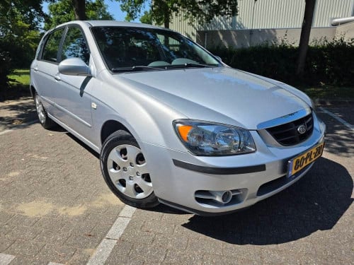 Tekoop nette Kia Cerato 1.6 I LX 16V