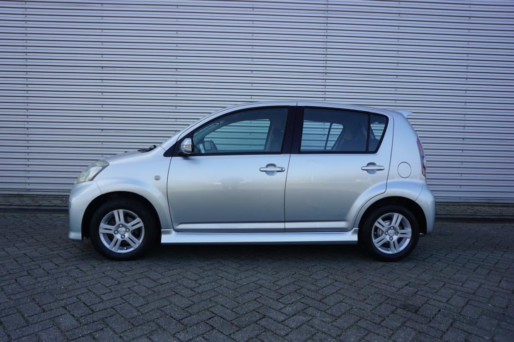 Daihatsu Sirion 2 1.3-16v comfort airco / cruise / parkeers. / elektr. rame