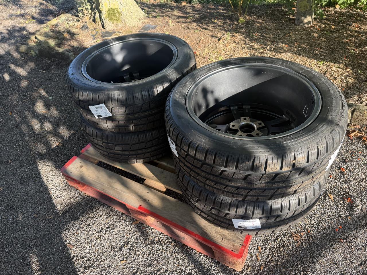 Italiaanse velgen met nieuwe winterbanden voor Porsche