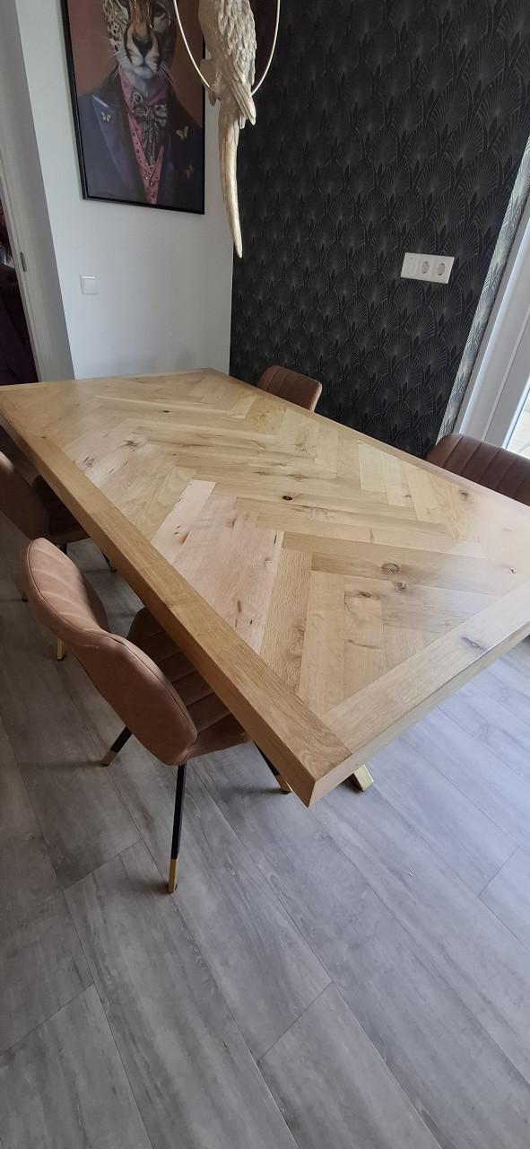Eetkamertafel