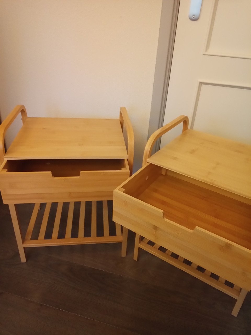 Twee nachtkastjes