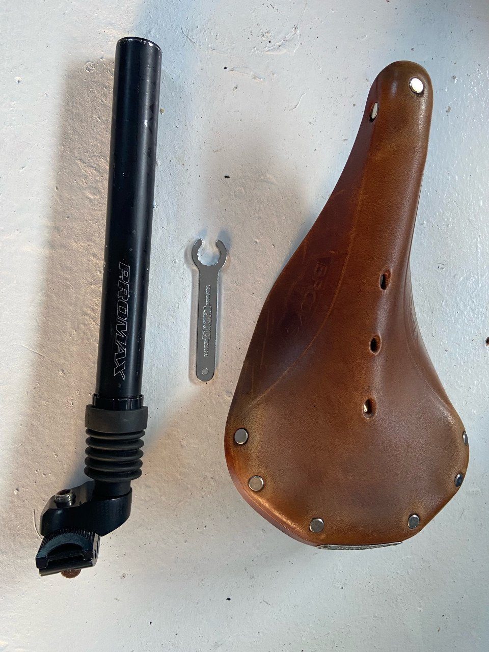 Zadel Brooks b17 promax zadelpen Brookszadelsleutel