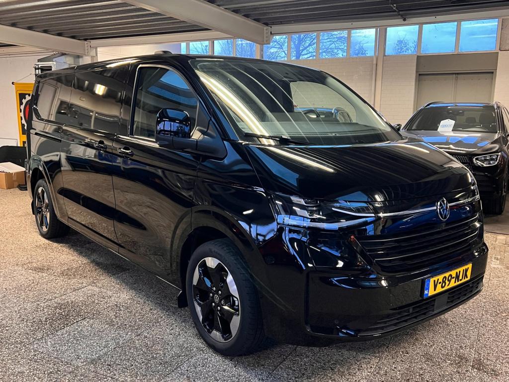 Volkswagen E-transporter 32 l2h1 bulli 64 kwh bulli 285pk, trekhaak enz..